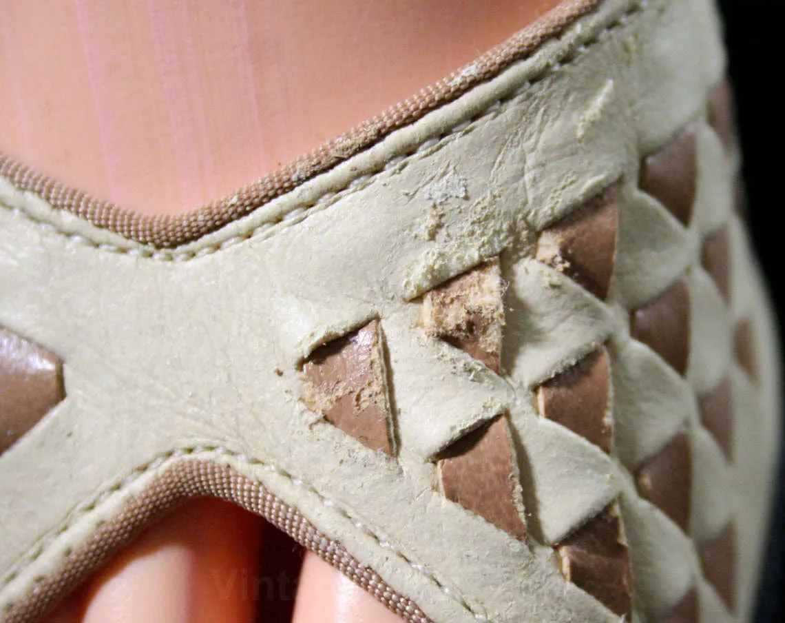 30s Style Sandals - Size 6 M - Cream 1970s Shoes - Deco Triangles - Slingback Heels - Peep Toe - 70s Hush Puppies - Deadstock - 43249-1