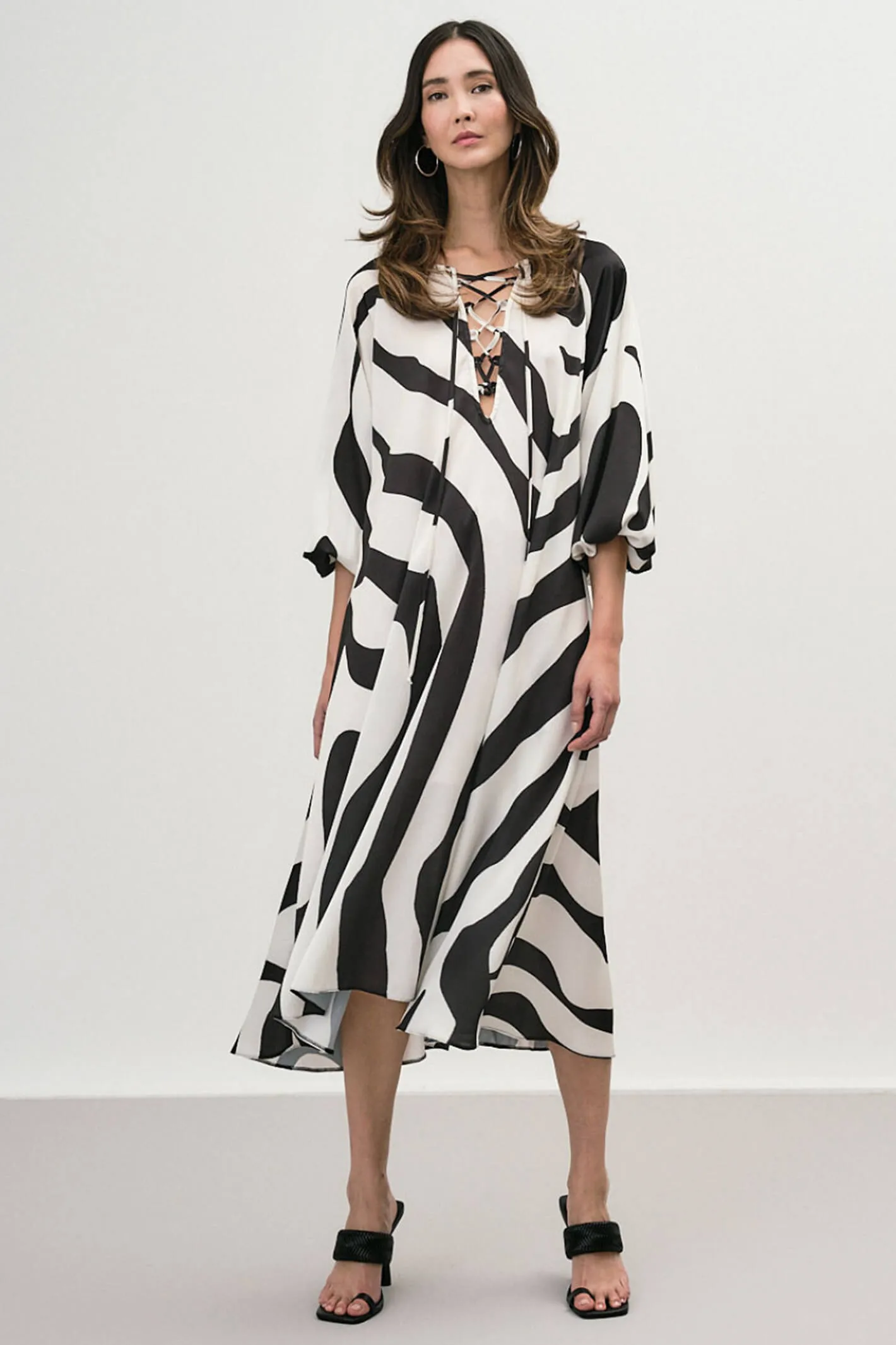 Access Fashion 3324 Black & White Printed Midi Dress