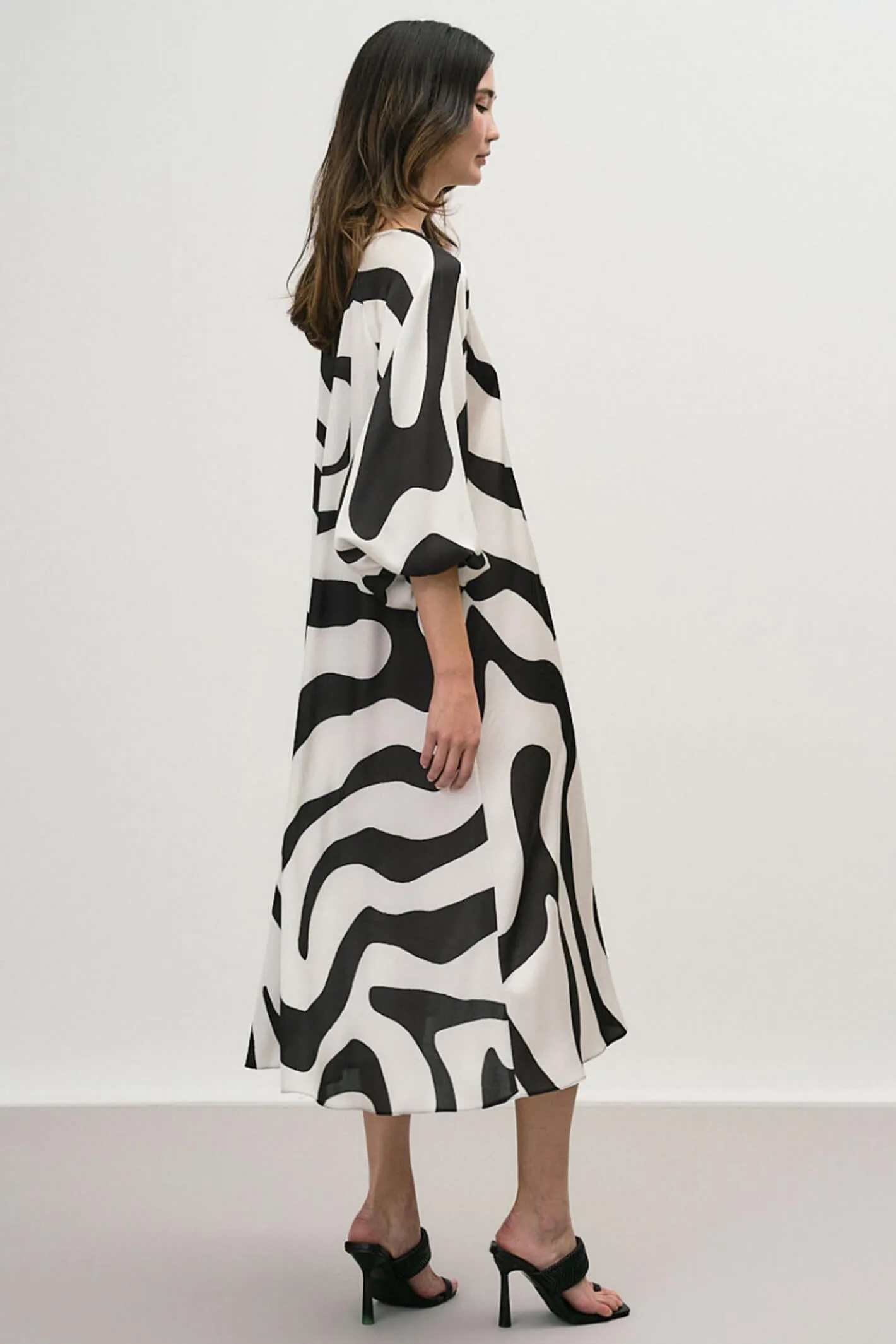 Access Fashion 3324 Black & White Printed Midi Dress