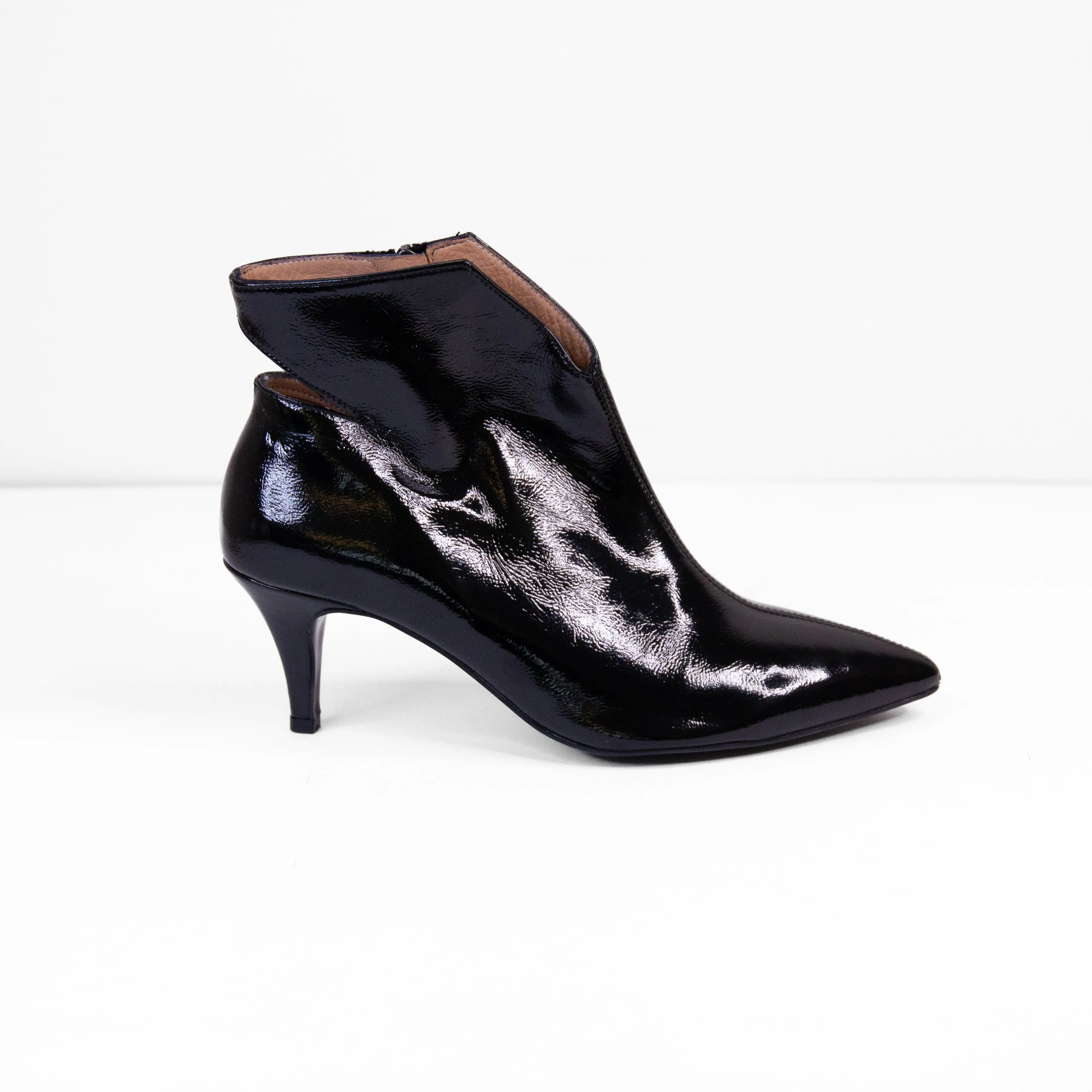Aina black boot