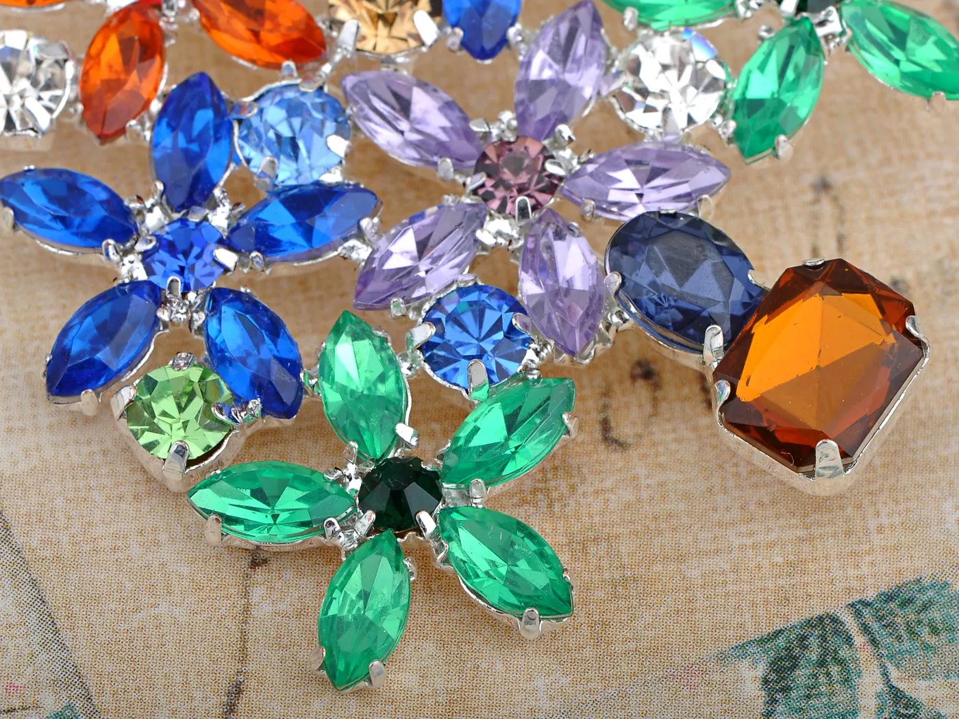 Alilang Merry Christmas Colorful Crystal Rhinestone Daisy Flower Pine Tree Pin Brooch Cut out