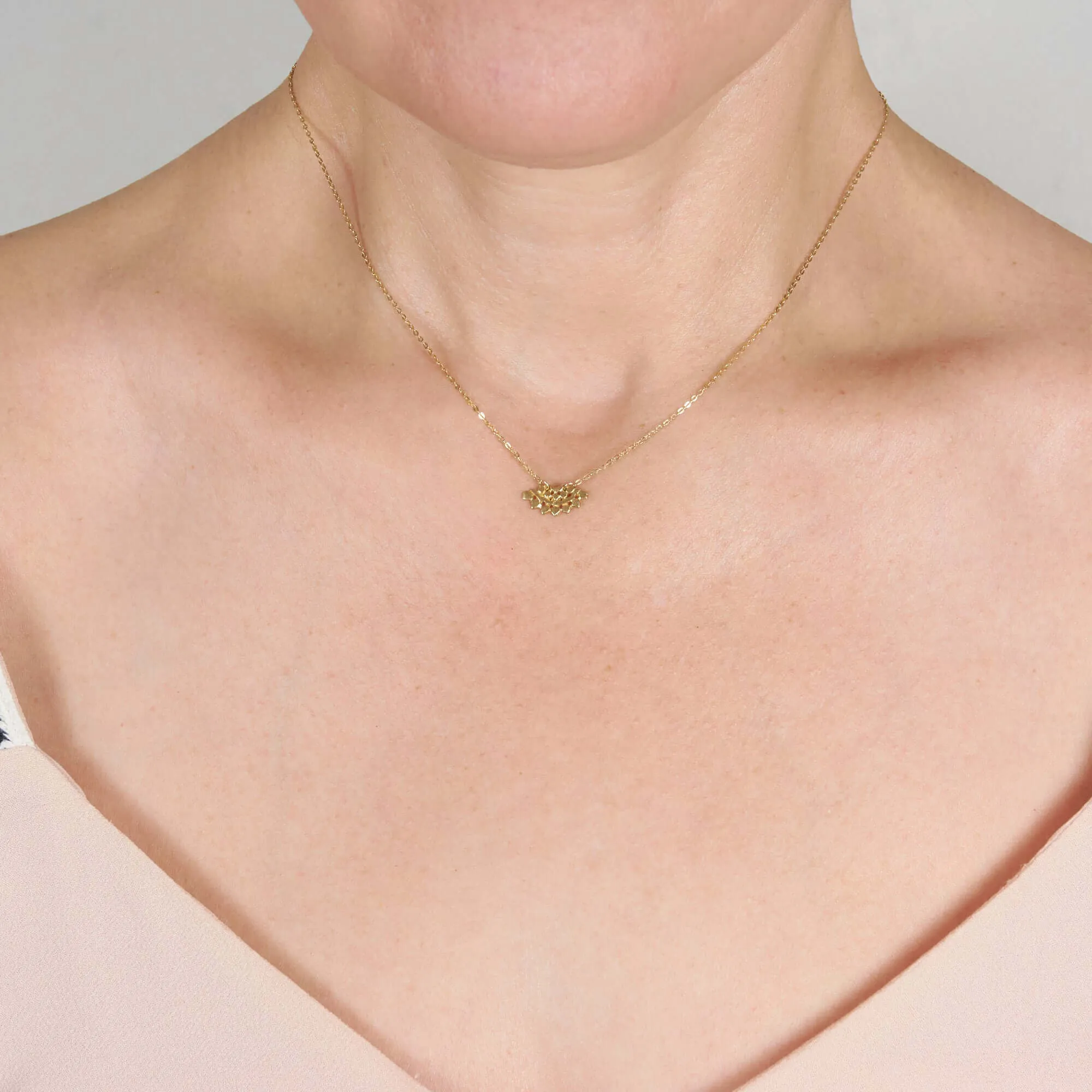 AMILIA FLORAL FAN NECKLACE