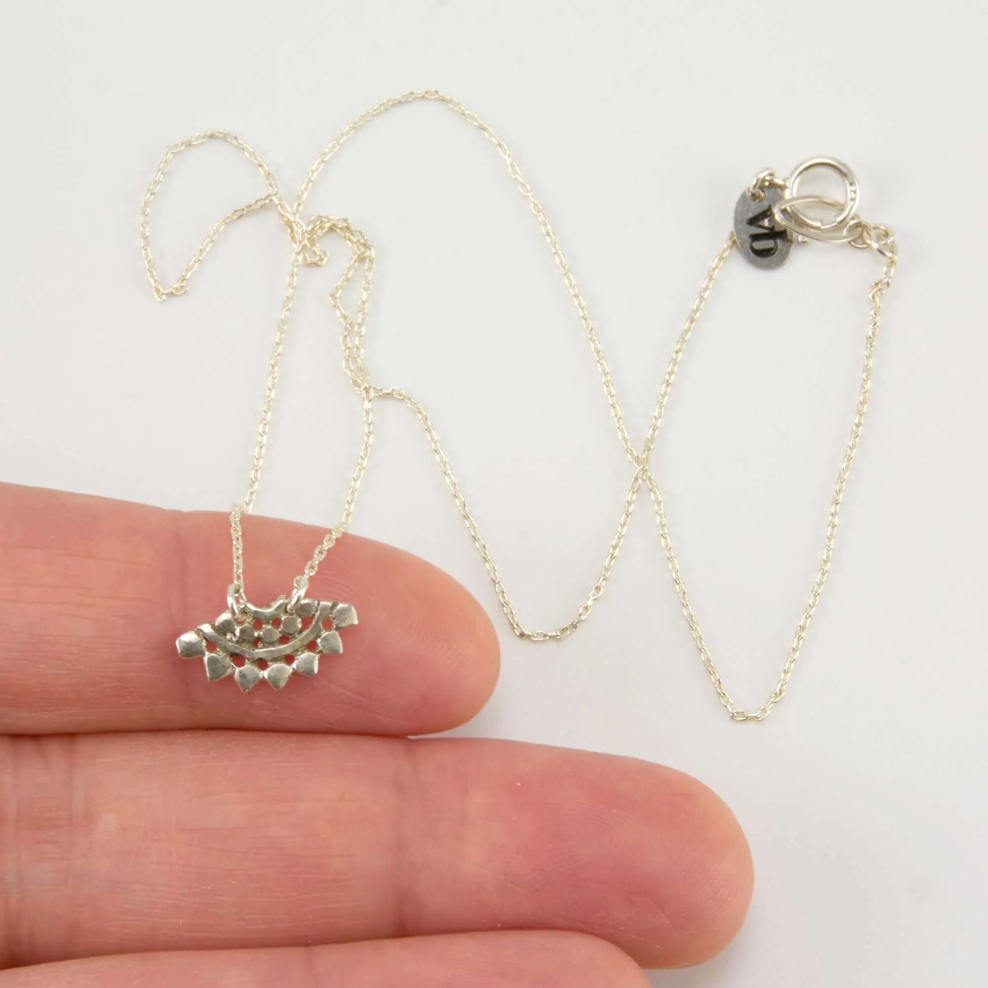 AMILIA FLORAL FAN NECKLACE