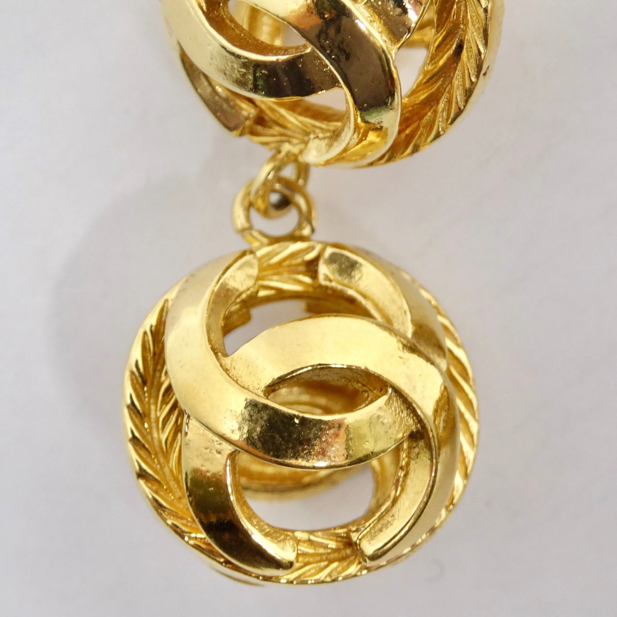 Chanel 1980s Gold Tone Pearl Drop Earrings