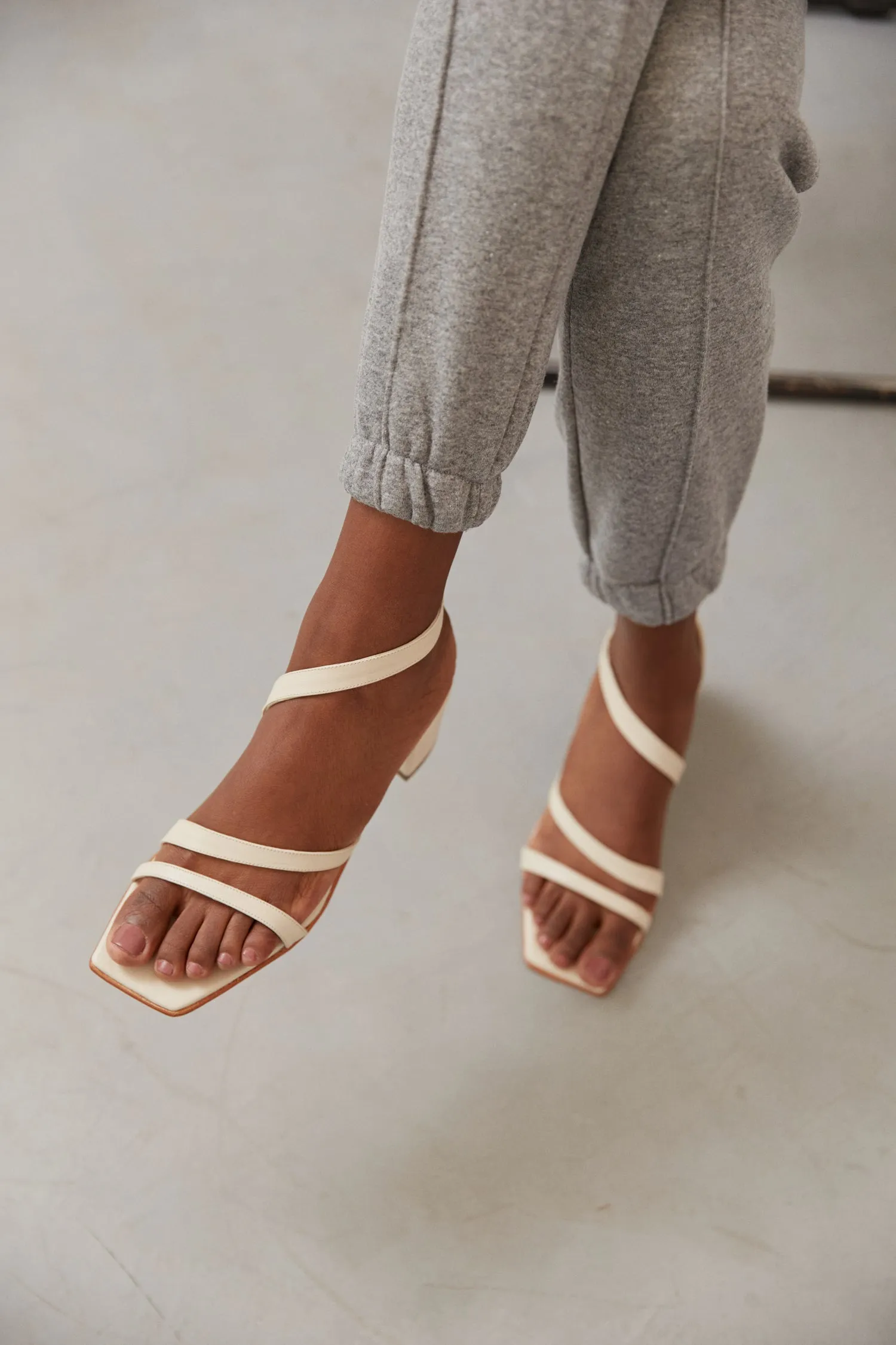 Delfina Sandal in Marfil