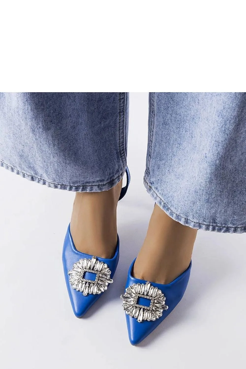 Elegant green pumps with zircons