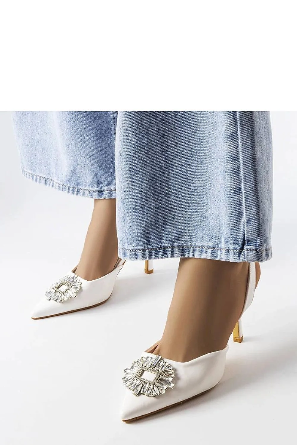 Elegant green pumps with zircons