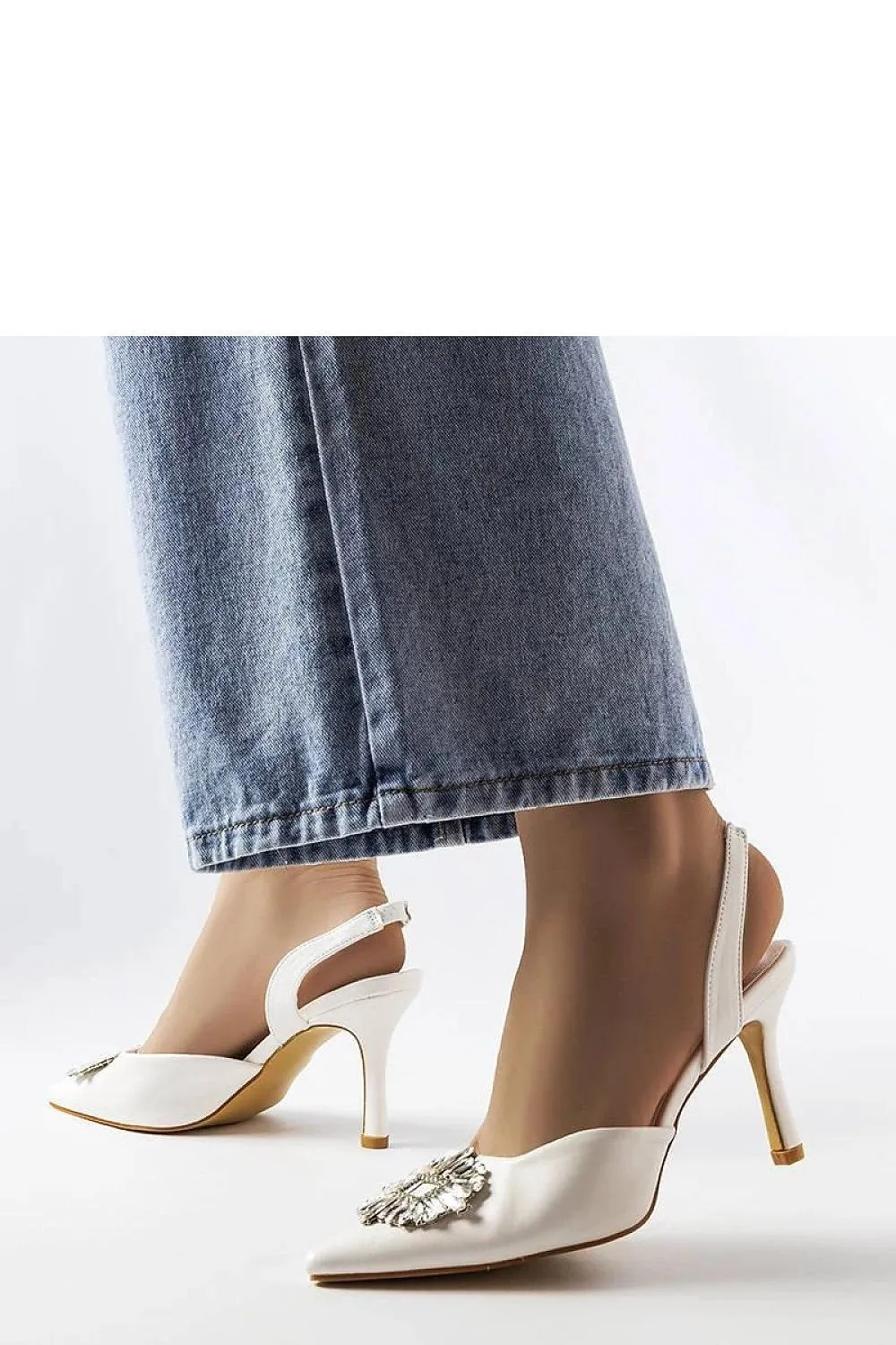 Elegant green pumps with zircons