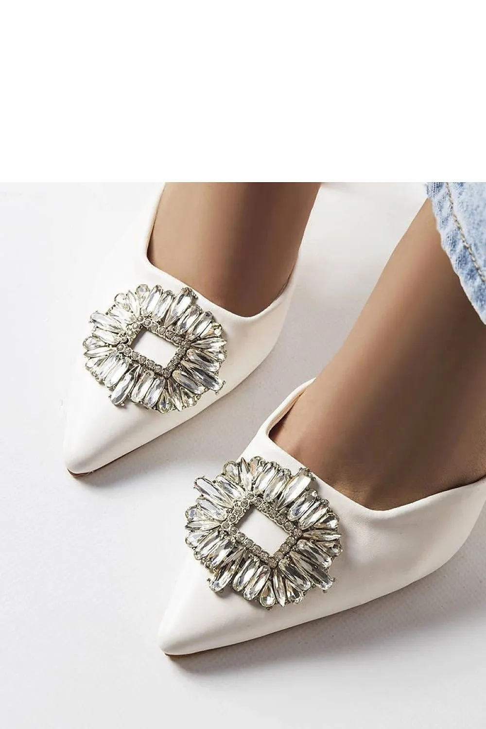 Elegant green pumps with zircons