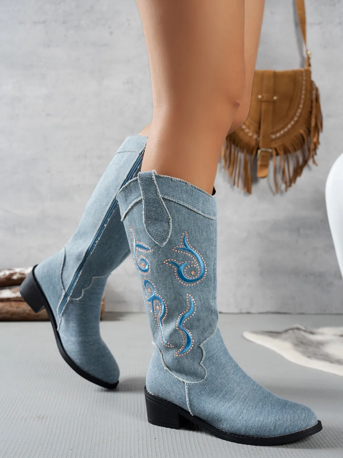 Embroidered Pointed Toe/Block Heel Boots
