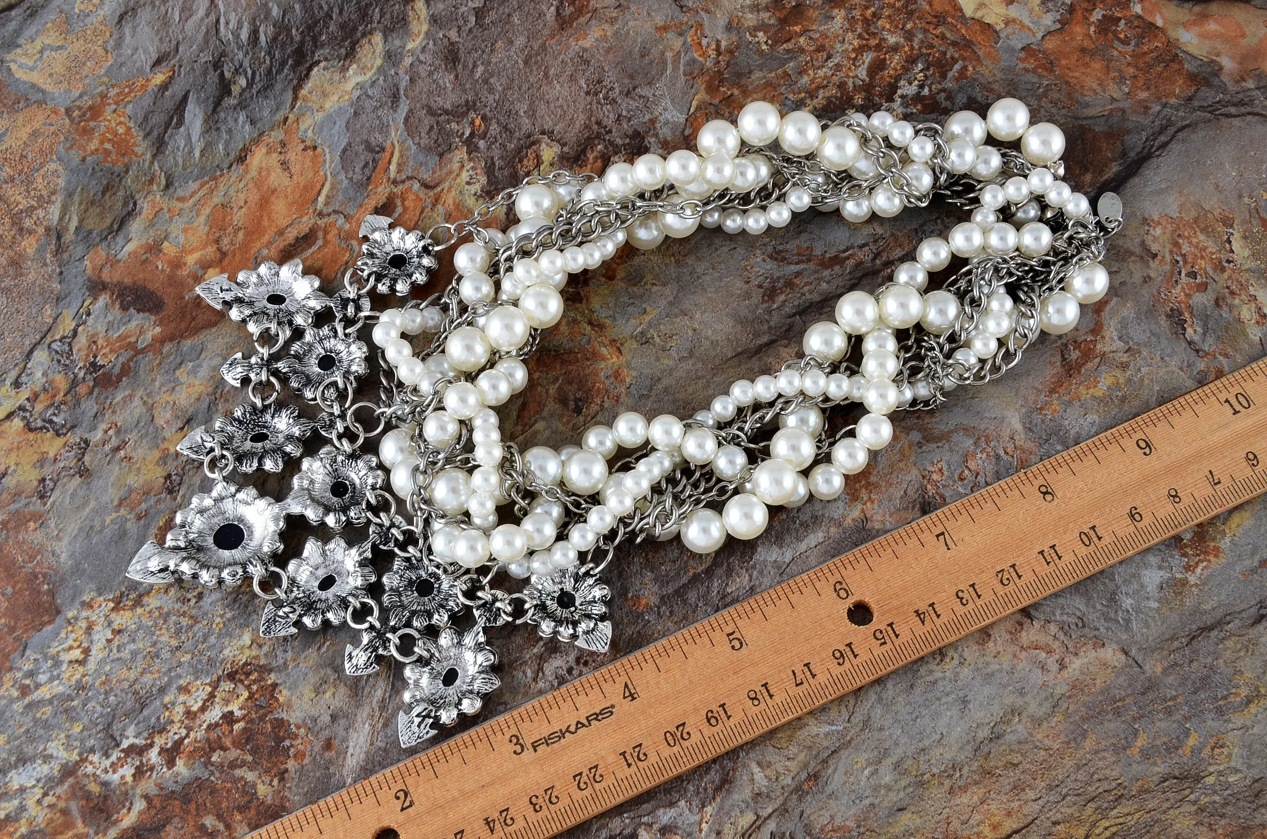 Faux Pearls Flower Pendent Chunky Bib Necklace