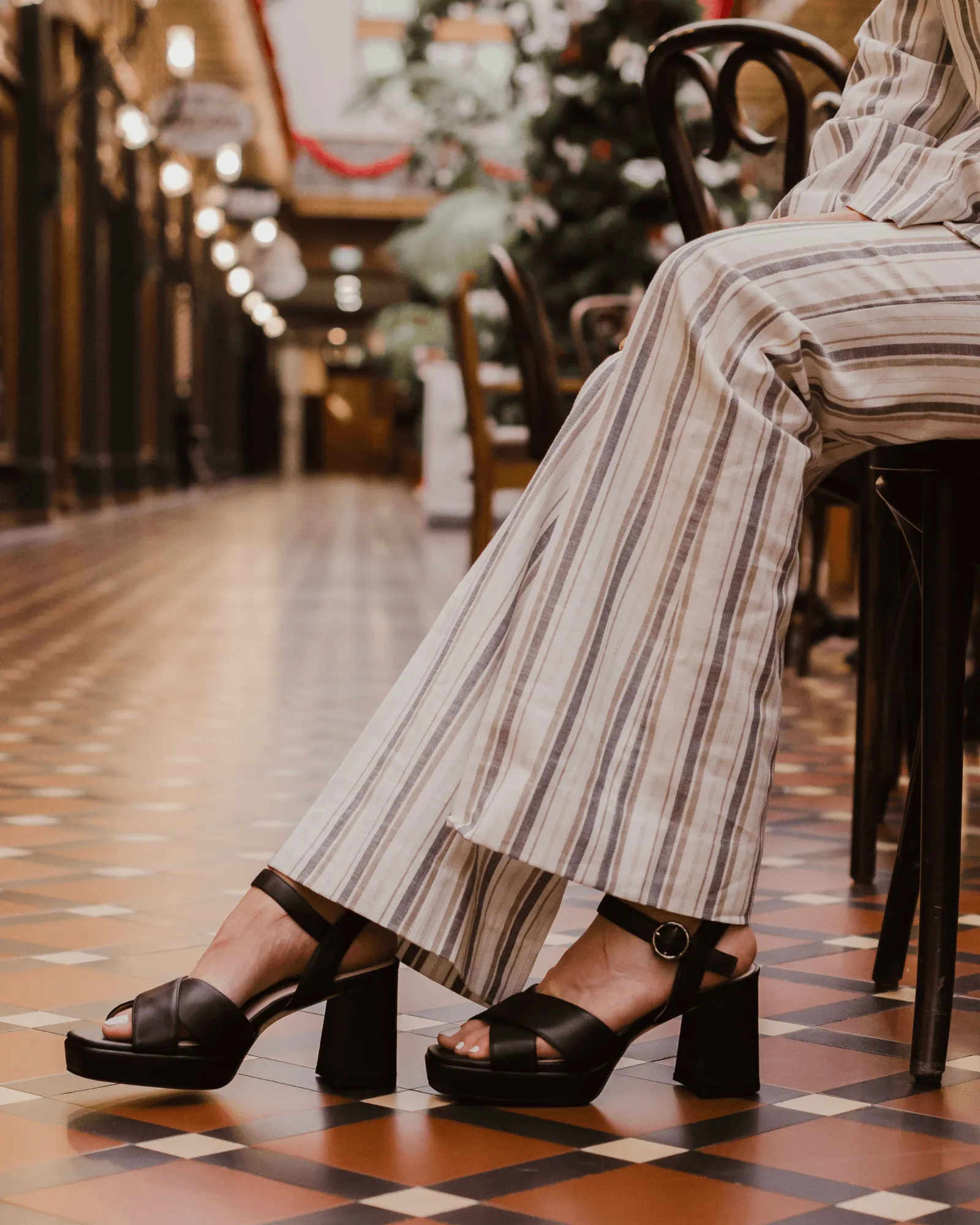 ISADORA PLATFORM HEELS BLACK LEATHER
