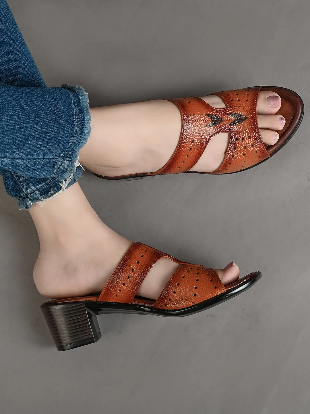 Pelle Albero Women's Tan Leather Slip-On Block Heel Sandals