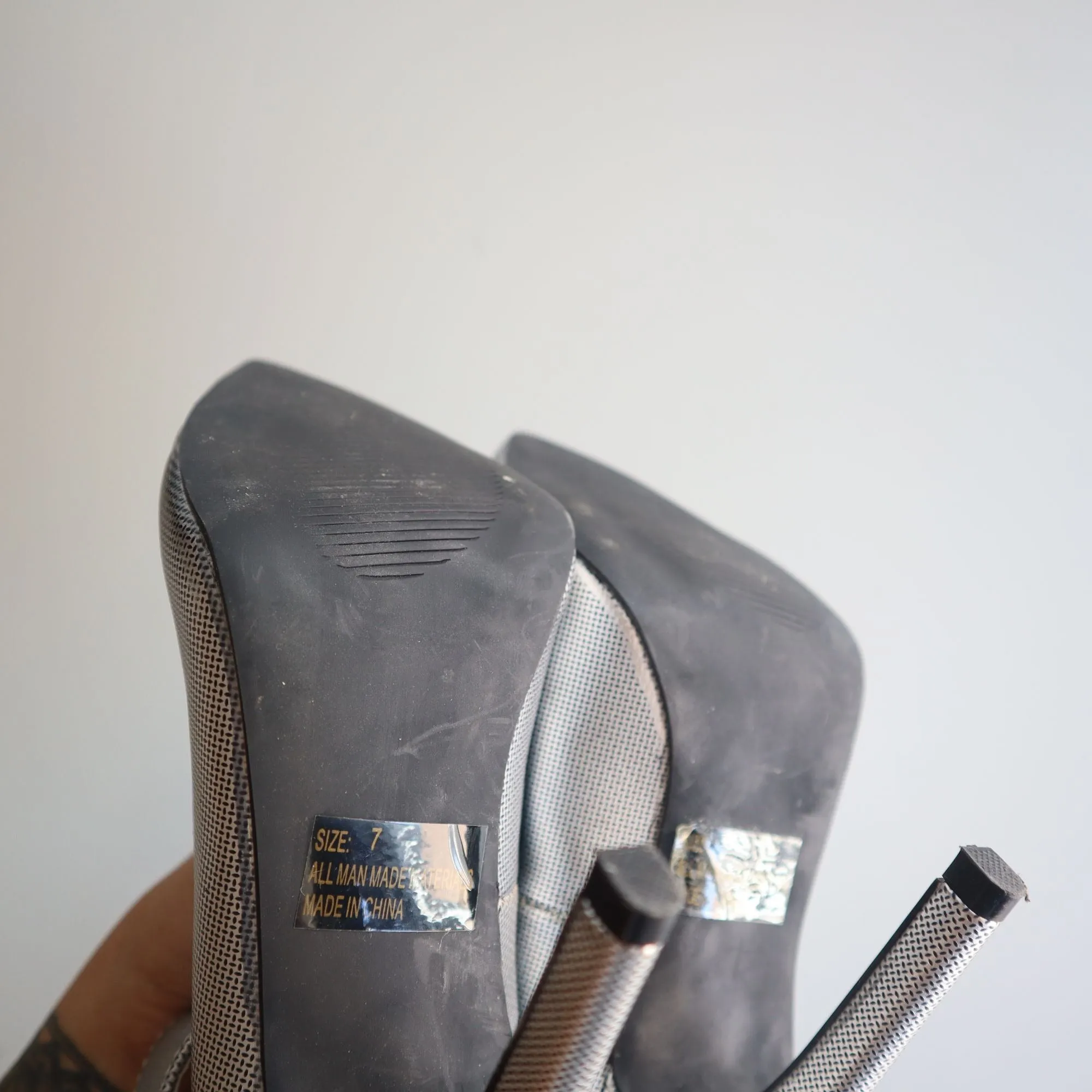 Qupid Women's Silver Textured Ankle Strap Pumps With Buckle Detail Size 7