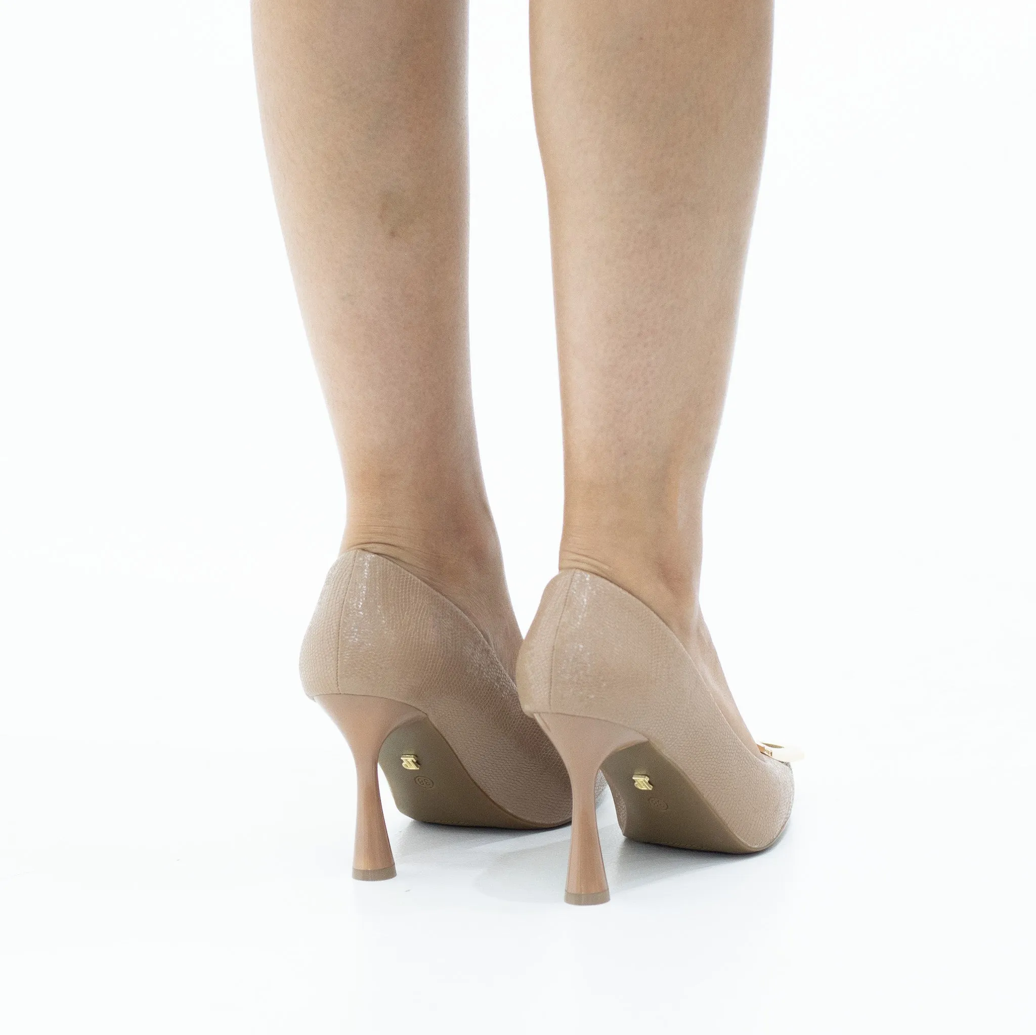 Ressie 9cm heel croc court with gold sqr trim beige