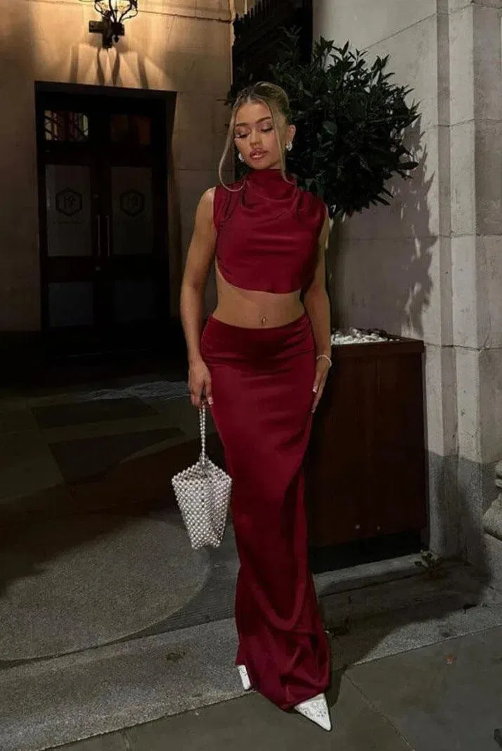 Roseline – Tie detail crop top – Satin two-piece set