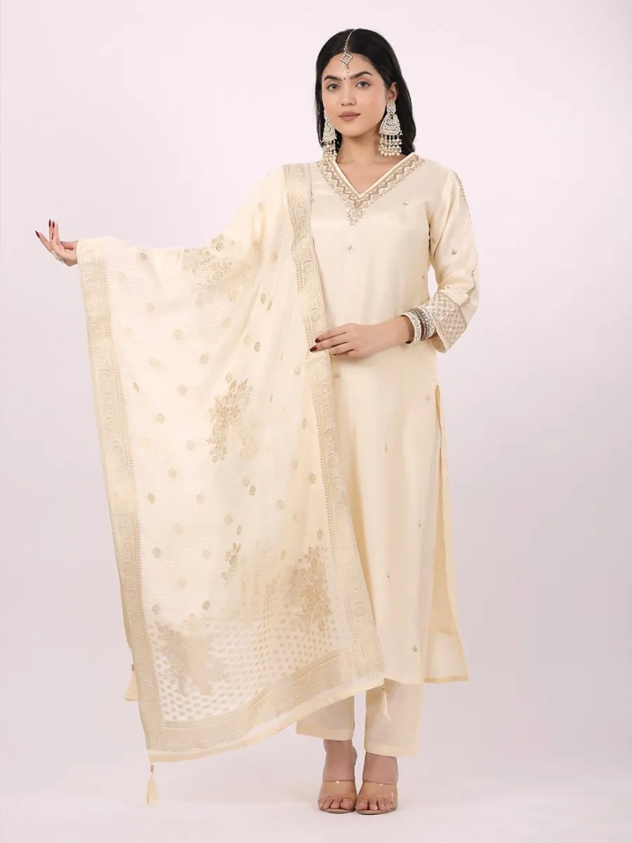 Satrangi Women's Off White Viscose Silk Embroidered Kurta Set with V Neck and Three Fourth Sleeves