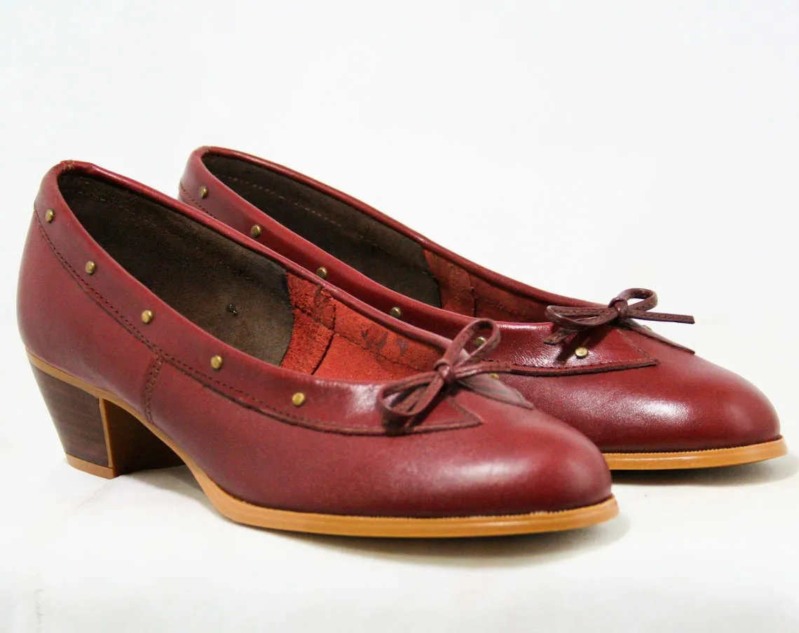 Size 8.5 M Leather Shoes - Beautiful Quality Pumps - Oxblood Brown Leather - Brass Studs & Bow - Stacked Wood Heels - 80s Preppy Deadstock