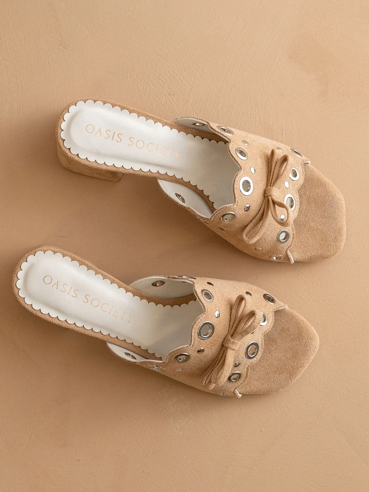 The Bella | Sand Scalloped Mule with Bow