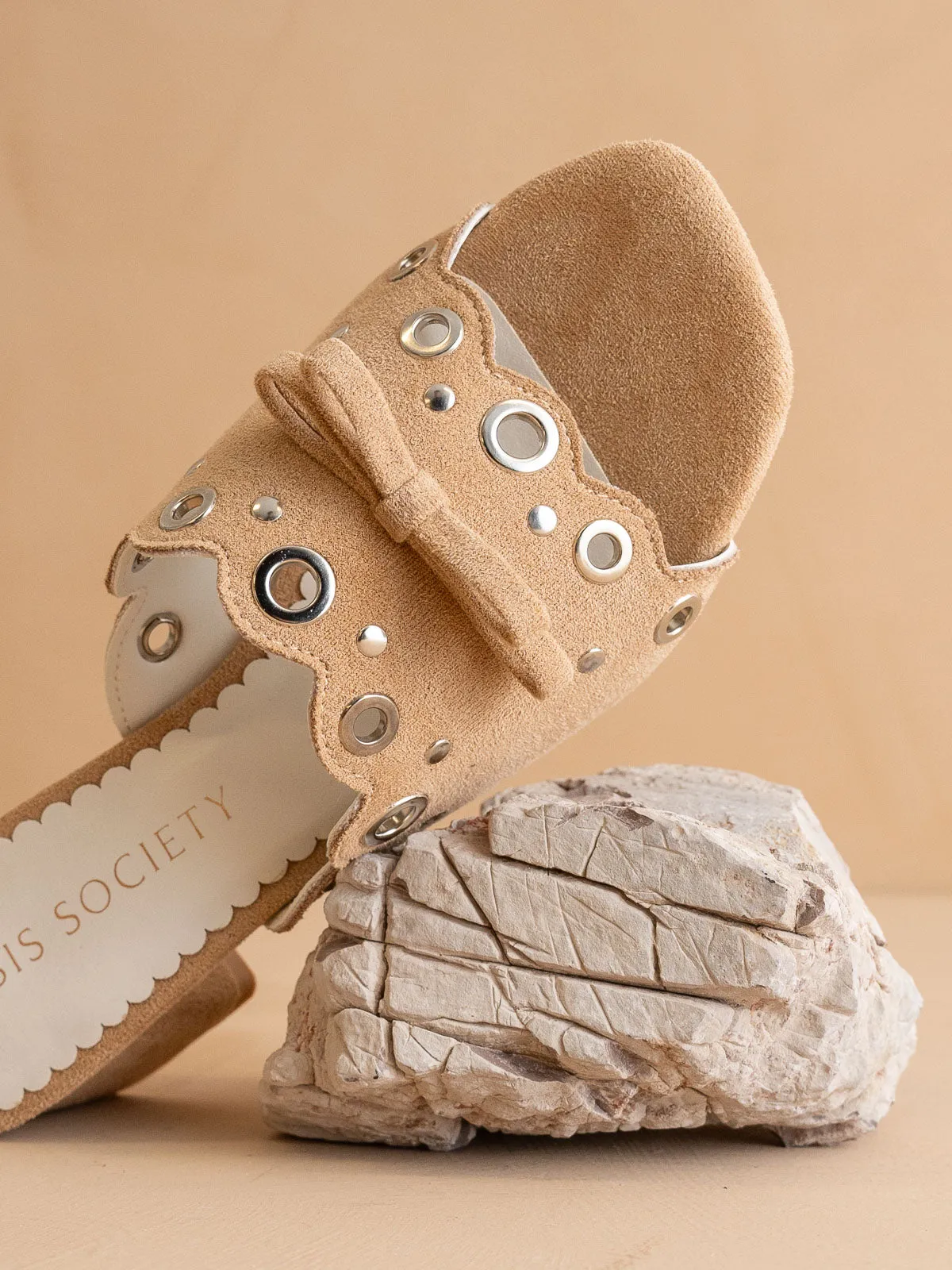 The Bella | Sand Scalloped Mule with Bow