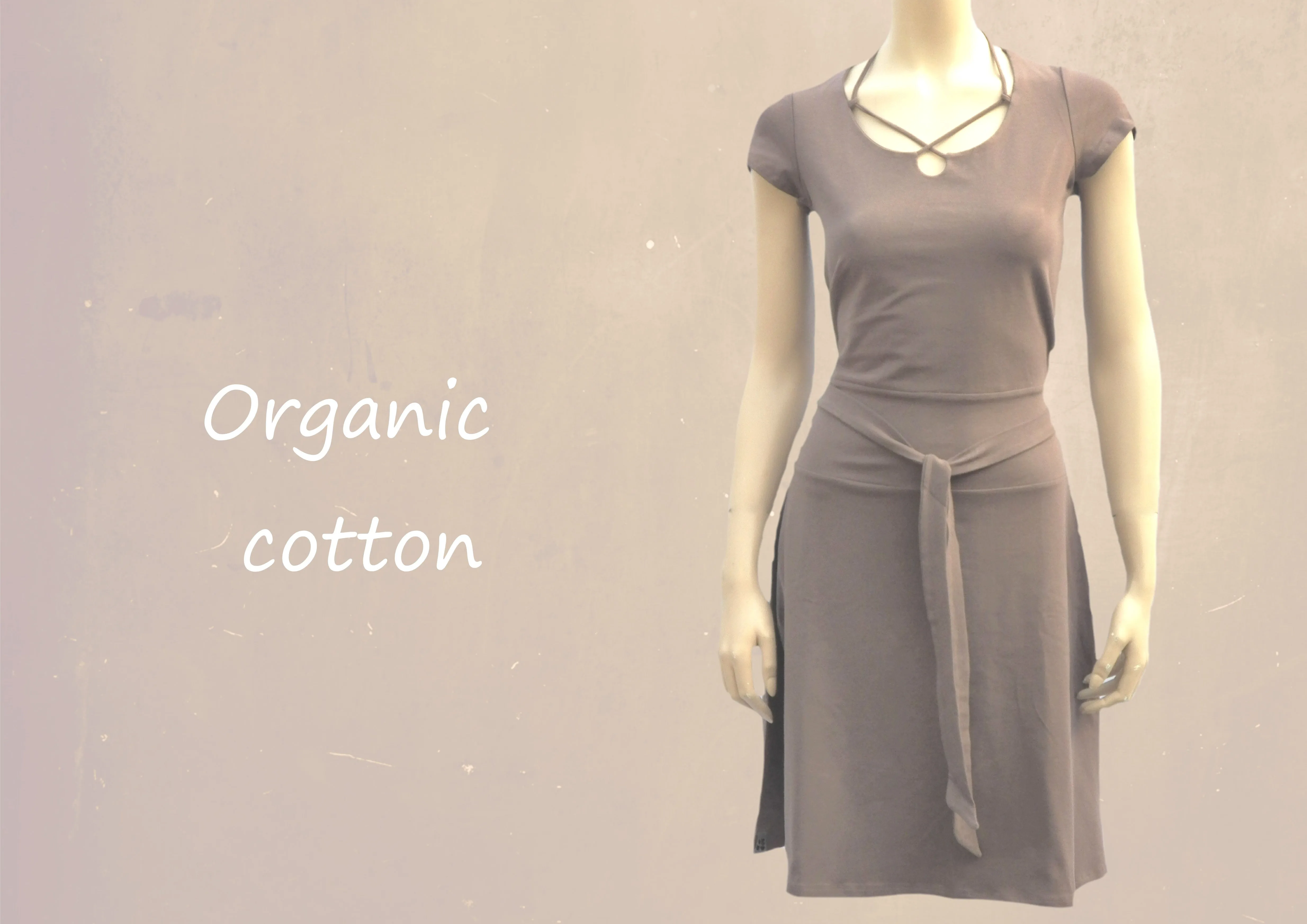tricot jurkje met bijzondere hals / jersey dress with beautiful neckline