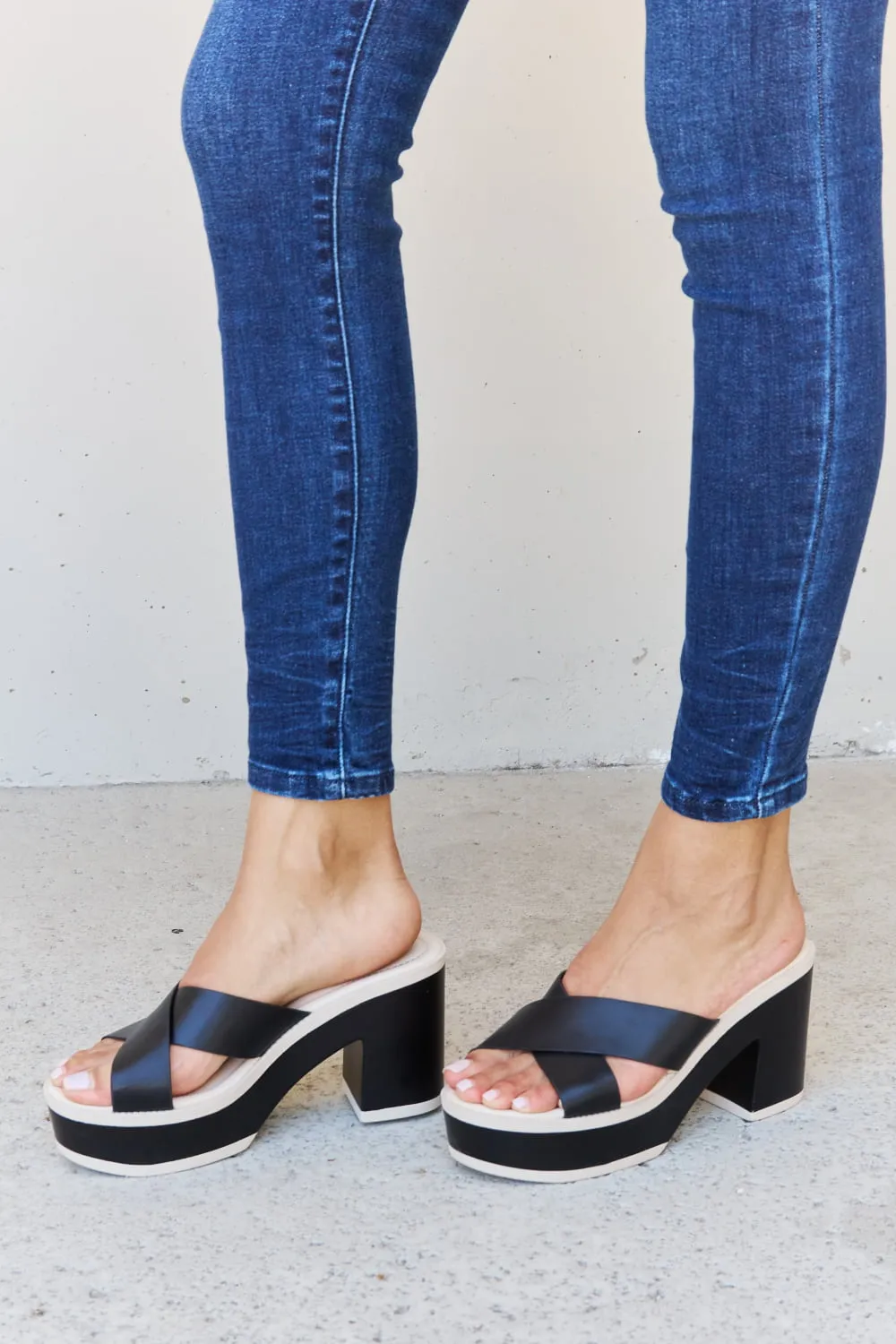 Weeboo Contrast Platform Cross Strap High Heel Slide On Slip In Thick Sole Sandals in Black