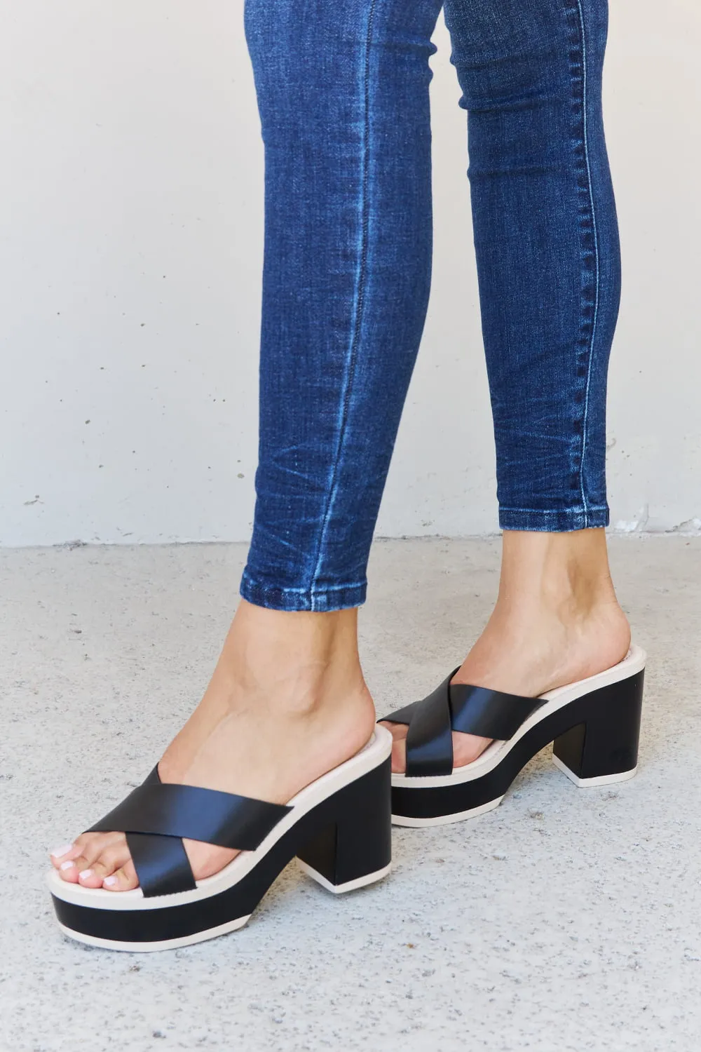 Weeboo Contrast Platform Cross Strap High Heel Slide On Slip In Thick Sole Sandals in Black