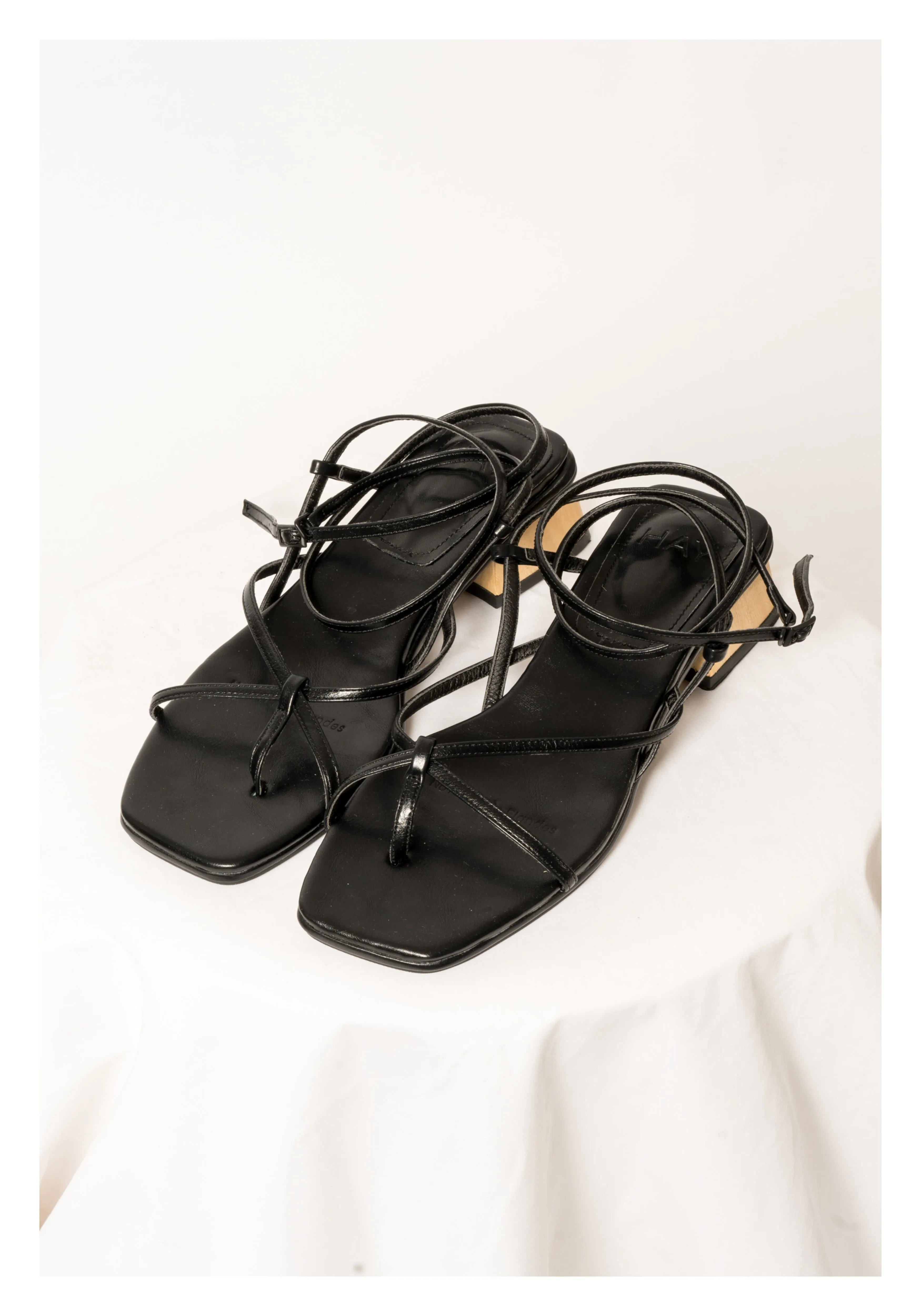 Wooden String Sandals Black