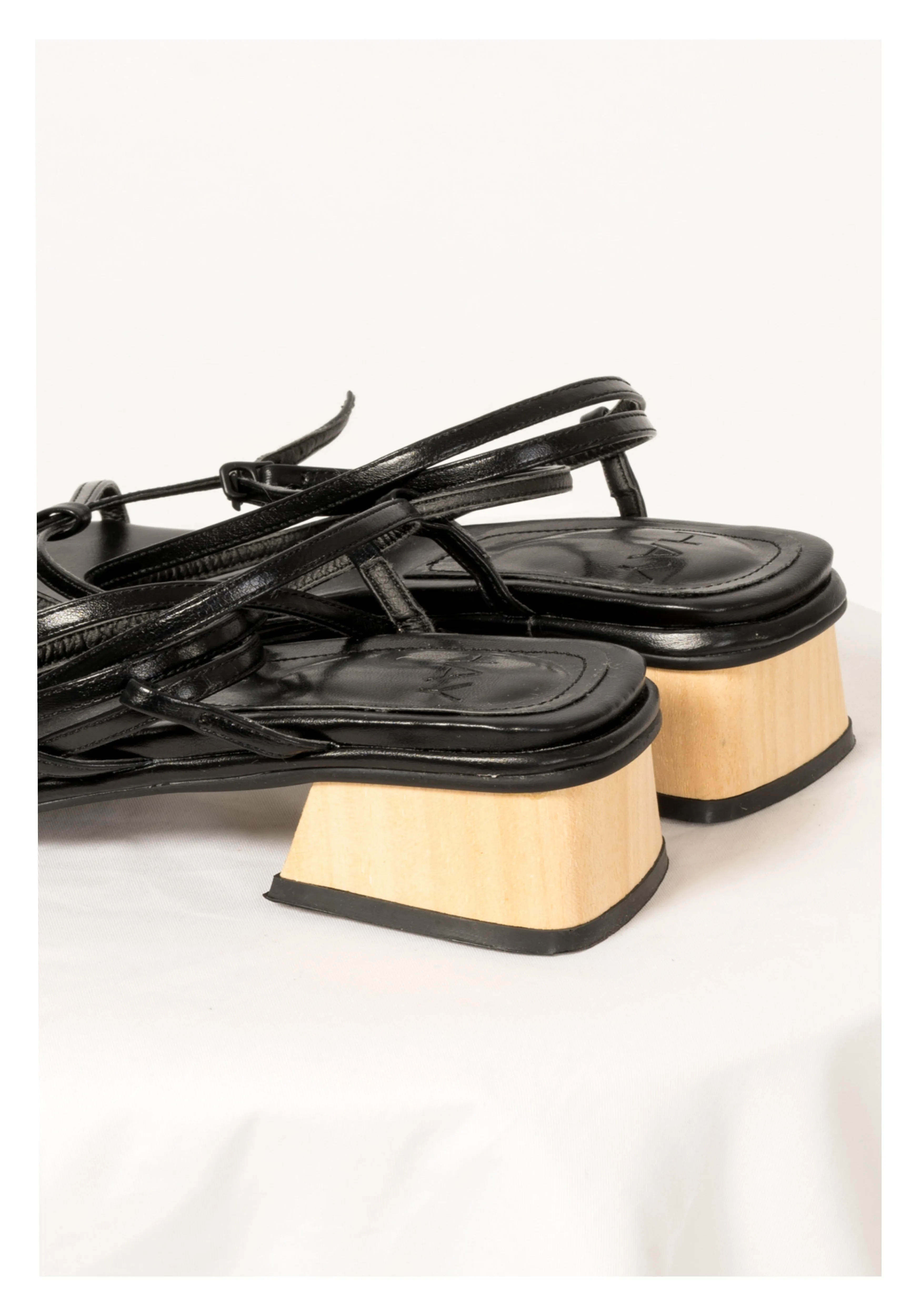 Wooden String Sandals Black