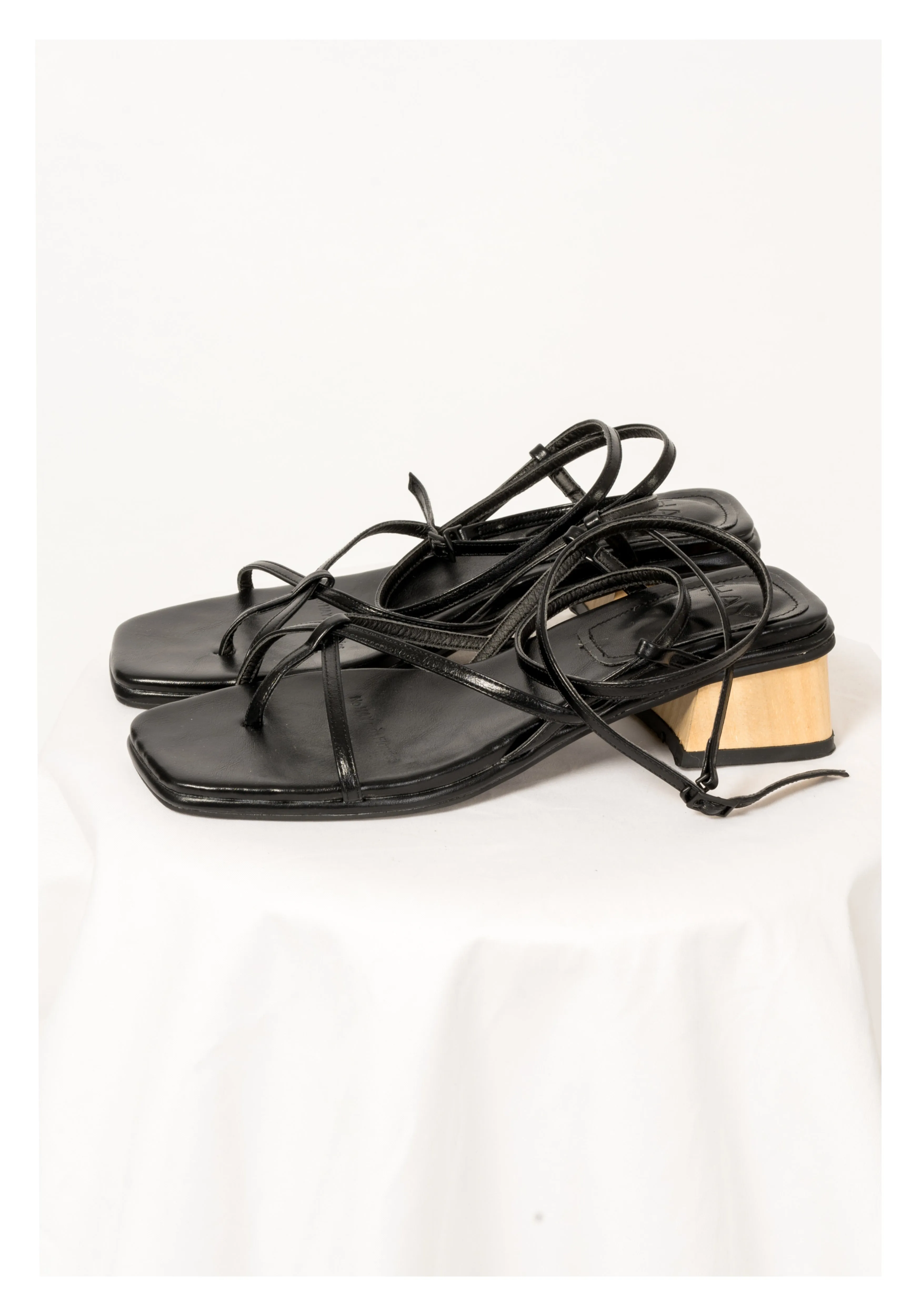 Wooden String Sandals Black