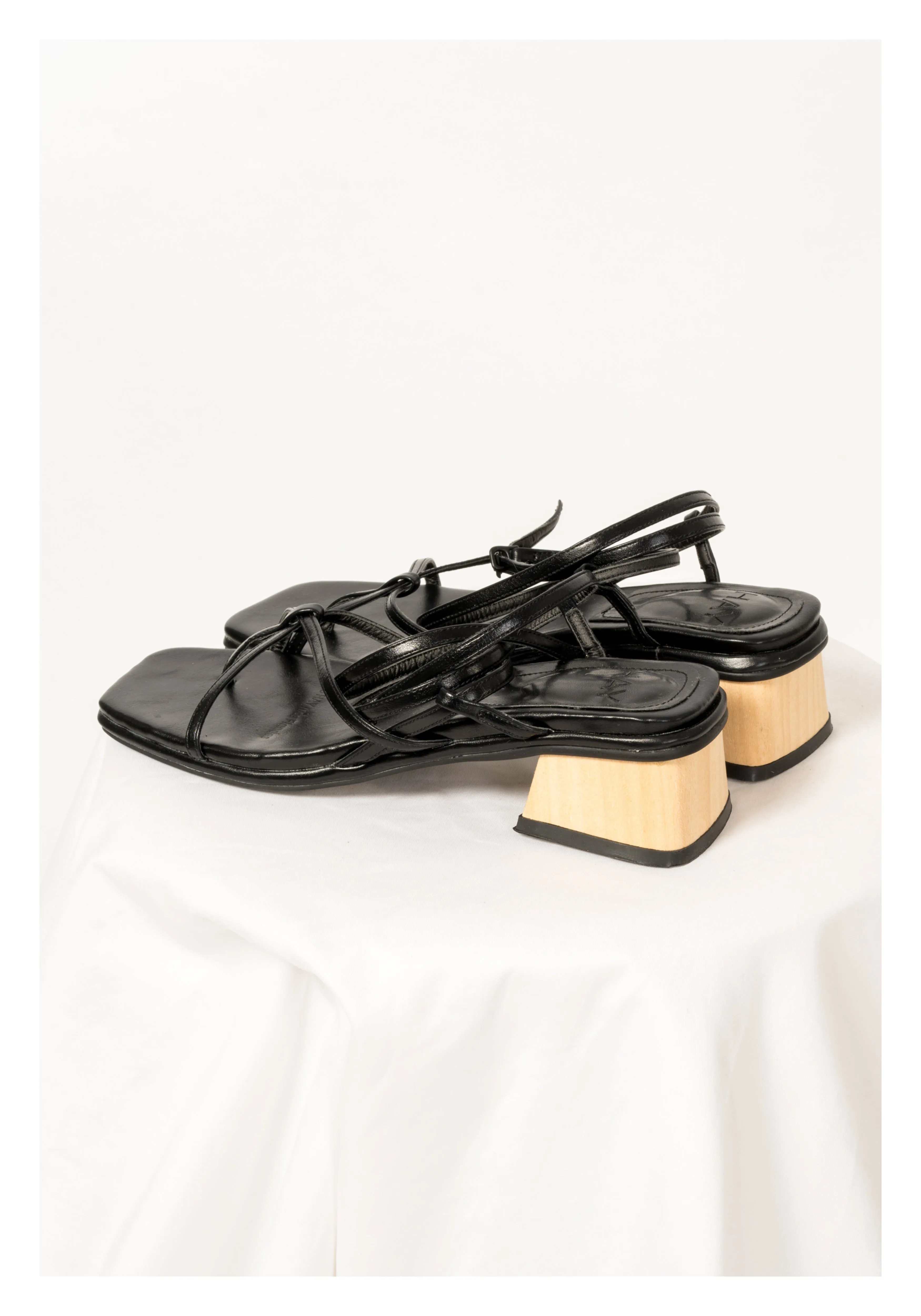 Wooden String Sandals Black